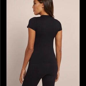 New York & Company Shirt - black seamless active tee